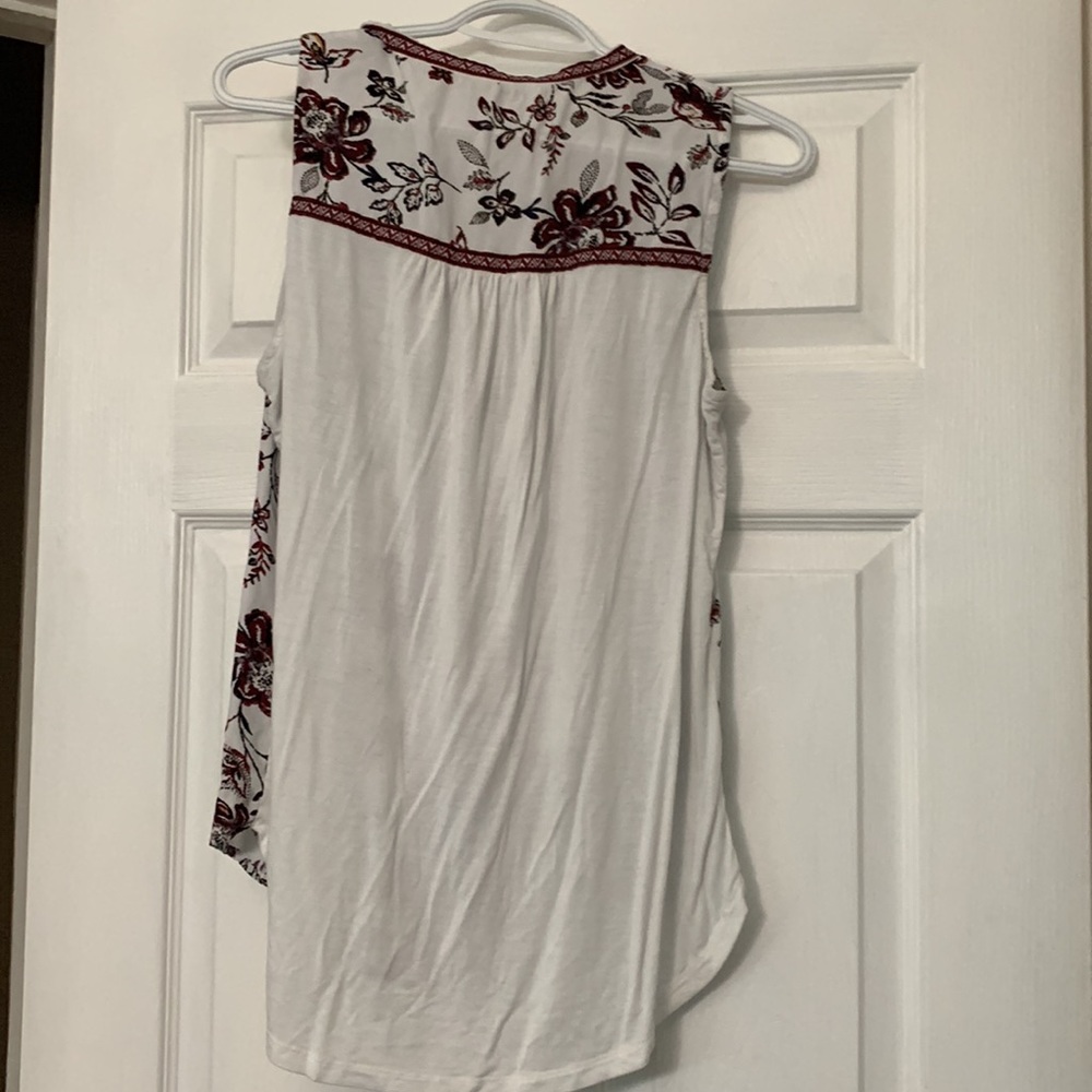 Flowered top - Picture 2 of 2
